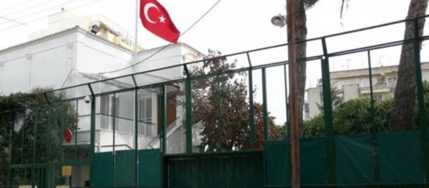 Θεσσαλονίκη: Χειροπέδες σε 57χρονο Τούρκο που πέταξε μπογιά στο Τουρκικό Προξενείο